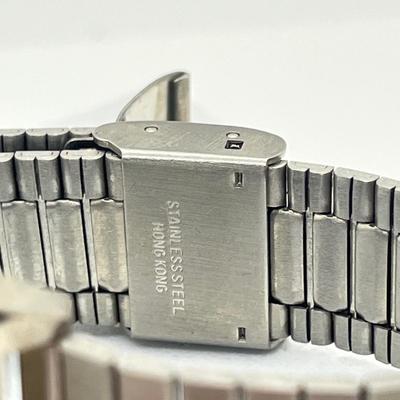 LOT 69J: Three Seiko Watches