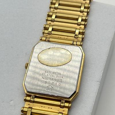 LOT 69J: Three Seiko Watches