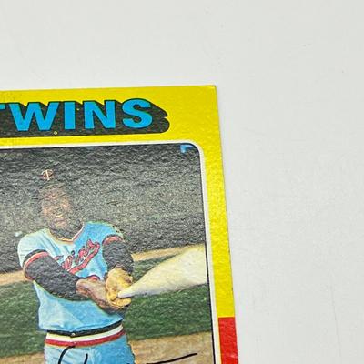 LOT 73: 1975 Topps Baseball Stars Cards - Nolan Ryan, Tom Seaver, Rod Carer, Reggie Jackson, Mike Schmidt, and More