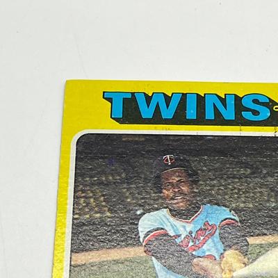 LOT 73: 1975 Topps Baseball Stars Cards - Nolan Ryan, Tom Seaver, Rod Carer, Reggie Jackson, Mike Schmidt, and More