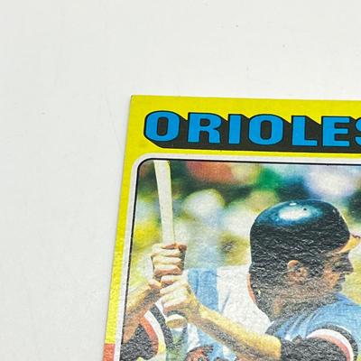LOT 73: 1975 Topps Baseball Stars Cards - Nolan Ryan, Tom Seaver, Rod Carer, Reggie Jackson, Mike Schmidt, and More