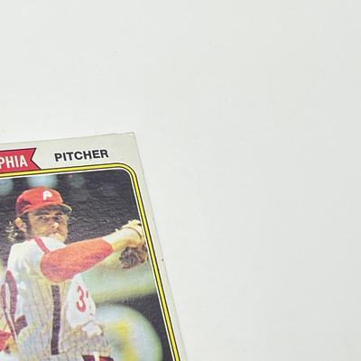 LOT 74: Pete Rose and Steve Carlton Baseball Cards