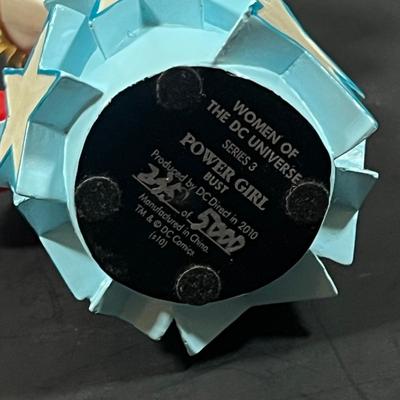 LOT 89B: “Power Girl” Bust - Women of the DC Universe, Series 3