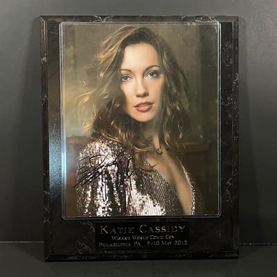LOT 95B: Katie Cassidy Wizard Comic Con Signed Photo
