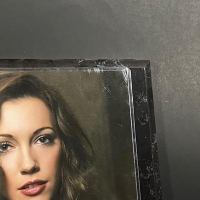 LOT 95B: Katie Cassidy Wizard Comic Con Signed Photo