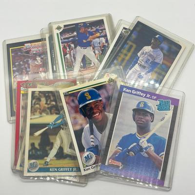 LOT 124: 10 Ken Griffey Cards - 1989 Donruss Rookie and more!