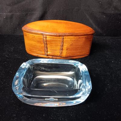 WOODEN TOBACCO BOX AND A THICK GLASS ASHTRAY BY STROMBERGSHYTTAN
