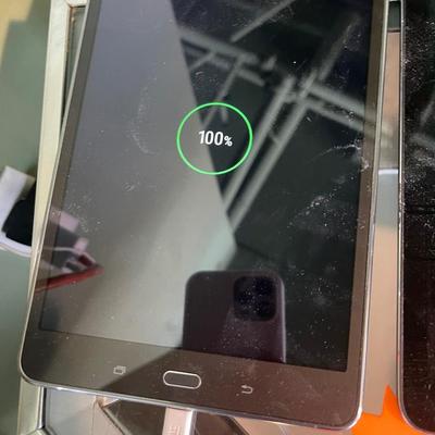 X48-Tablets, factory reset, with cords + stand
