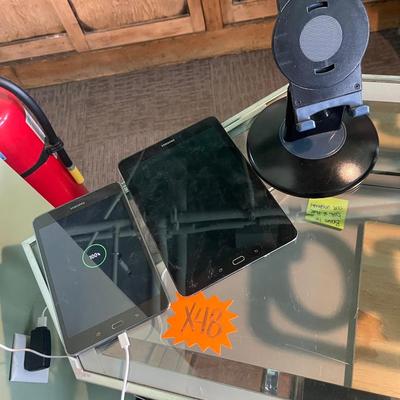 X48-Tablets, factory reset, with cords + stand