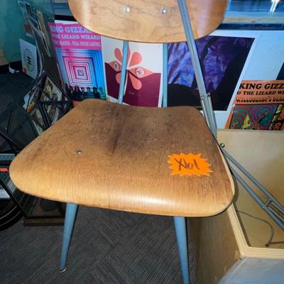 X61-Chair, lamp and crate