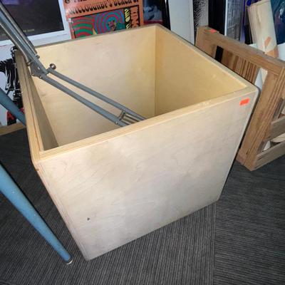 X61-Chair, lamp and crate