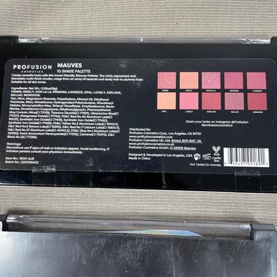 4 Large Eyeshadow Palettes New!