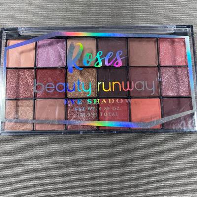 4 Large Eyeshadow Palettes New!