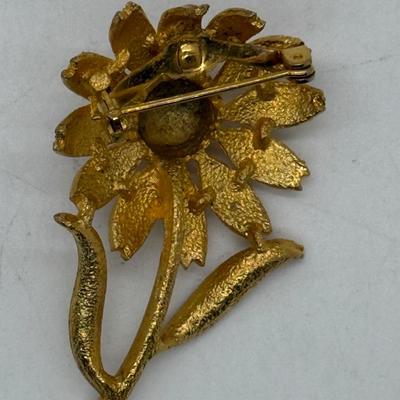Gold tone Brooch Pin Flower Daisy