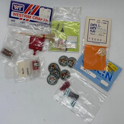Doll house Miniatures Lot