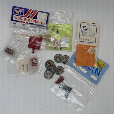 Doll house Miniatures Lot
