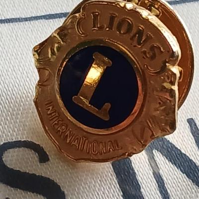 Lions club pins - award pins with International flag banner
