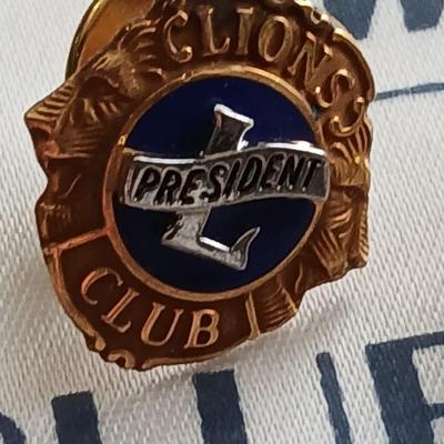 Lions club pins - award pins with International flag banner