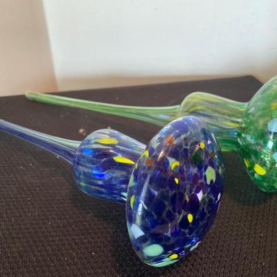 2 mushroom style hydro globes