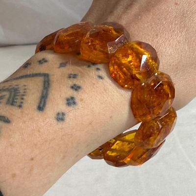 Alluring Amber Jewelry and Beads (K-HS)