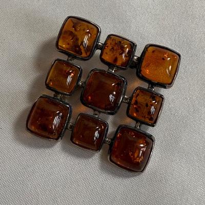 Alluring Amber Jewelry and Beads (K-HS)