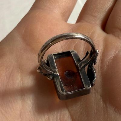 Alluring Amber Jewelry and Beads (K-HS)