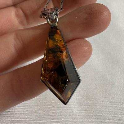 Alluring Amber Jewelry and Beads (K-HS)