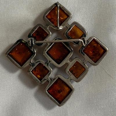 Alluring Amber Jewelry and Beads (K-HS)