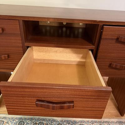 Modern Chest of Drawers (GB-BM)