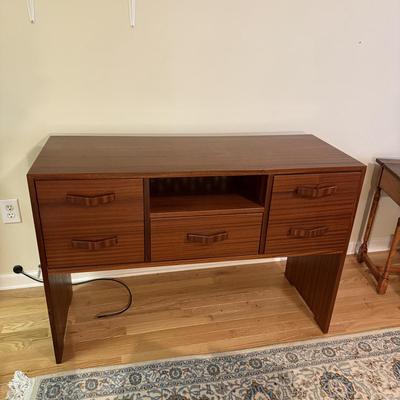 Modern Chest of Drawers (GB-BM)