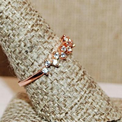 Size 6 ½ Marked .925 Staggered "Rectangles & Circles" Clear Stone Ring on a ROSE GOLD Band (2.9g)