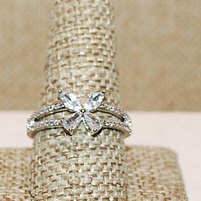 Size 10 Marked .925 Butterfly Ring with a Split Setting and Side Accent Stones on a Silver Band (3.3g)