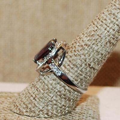 Size 8 ½ Large Cranberry RED Oval Stone Ring on Oval Ring Setting on a Silver Tone Band (5.0g)