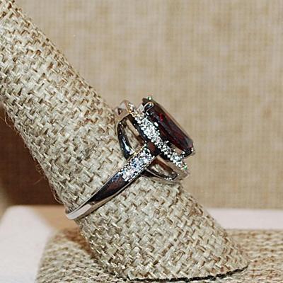 Size 8 ½ Large Cranberry RED Oval Stone Ring on Oval Ring Setting on a Silver Tone Band (5.0g)