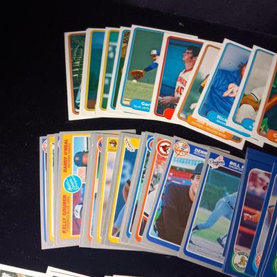 1982, '85 &'86 FLEER AND 1985 TOPPS BASEBALL TRADING CARDS