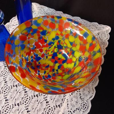 ART GLASS 3 FOOTED BOWL AND 2 BLUE GLASS VASES