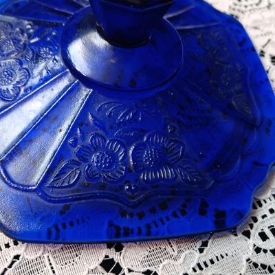 COBALT BLUE GLASS CANISTER W/LID, SMALL PITCHER AND 2 GLASS CUPS WITH RAISED BIRD DESIGN