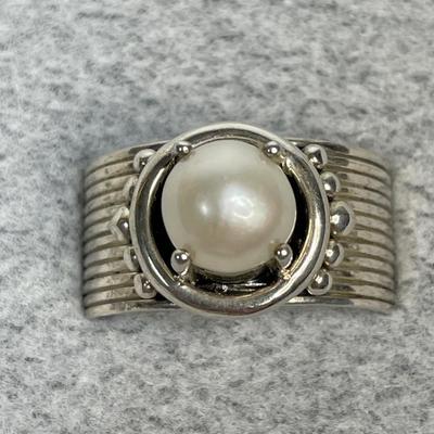 Wide Sterling and Pearl ring size 10