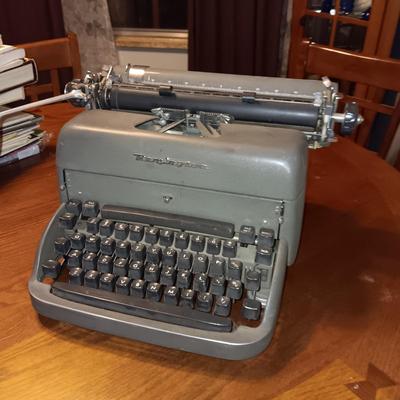 REMINGTON RAND MANUAL TYPEWRITER