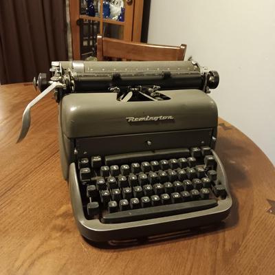 REMINGTON RAND MANUAL TYPEWRITER
