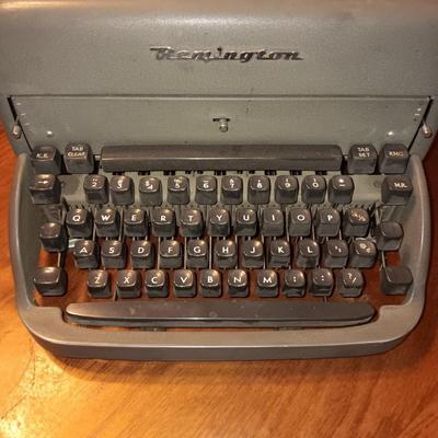 REMINGTON RAND MANUAL TYPEWRITER