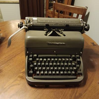 REMINGTON RAND MANUAL TYPEWRITER