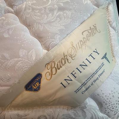 Infinity Spring Air Mattress with box spring (Kingsize) very clean