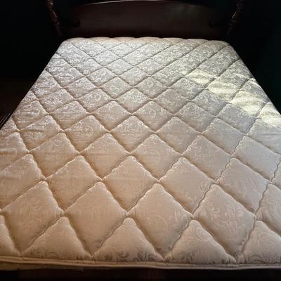 Infinity Spring Air Mattress with box spring (Kingsize) very clean
