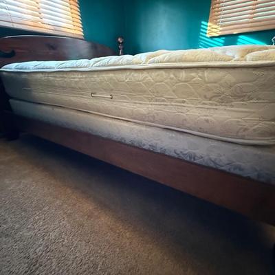 Infinity Spring Air Mattress with box spring (Kingsize) very clean