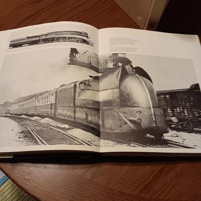 2 ILLUSTRATED COFFEE TABLE AND 1 OTHER BOOK ON TRAINS