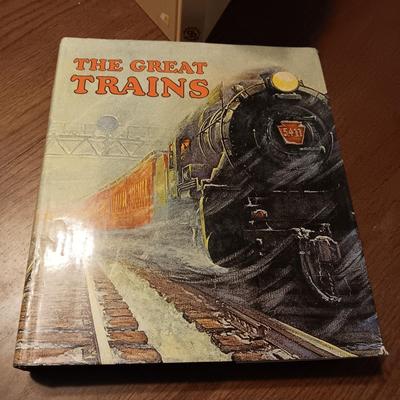 2 ILLUSTRATED COFFEE TABLE AND 1 OTHER BOOK ON TRAINS