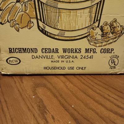 5 QUART ELECTRIC ICE CREAM MAKER