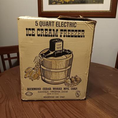 5 QUART ELECTRIC ICE CREAM MAKER