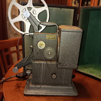 WORKING KEYSTONE 8 MM MOVIE PROJECTOR MODEL M-8